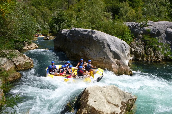 Rafting in a small group with caving & cliff jumping,free photos & videos - Getting to the river: the Omiš pickup and calm-water practice