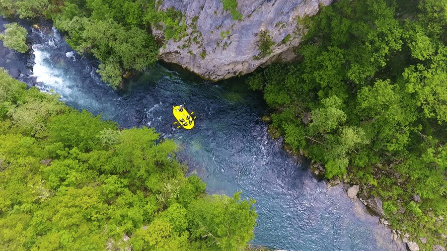 Rafting on the Cetina river - Safety briefing and gear: what you actually get