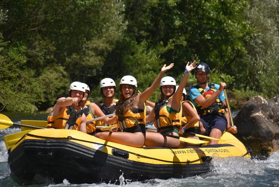 Rafting on the Cetina river - How guides make the difference, from Ivana to Lovre