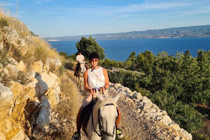 Ranch 22 Podstrana, " Horse riding 12 km from SPLIT " - After the ride: homemade snacks and wine with a view