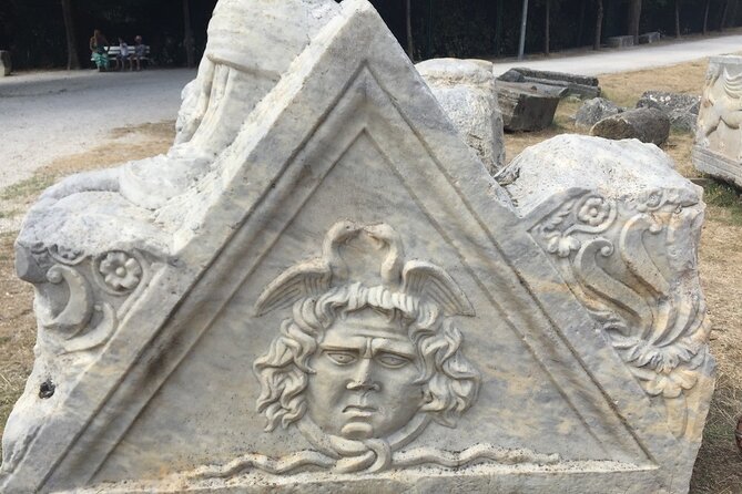 Salona & Amphitheater - Private guided tour - Admission incl. - Porta Caesarea: the gate ruts that make the past physical