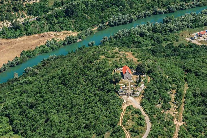 Sinj: Panoramic Flight over Peruca Lake and Dinara mountain - Sinj’s Alka tradition, seen from above the cannon hill