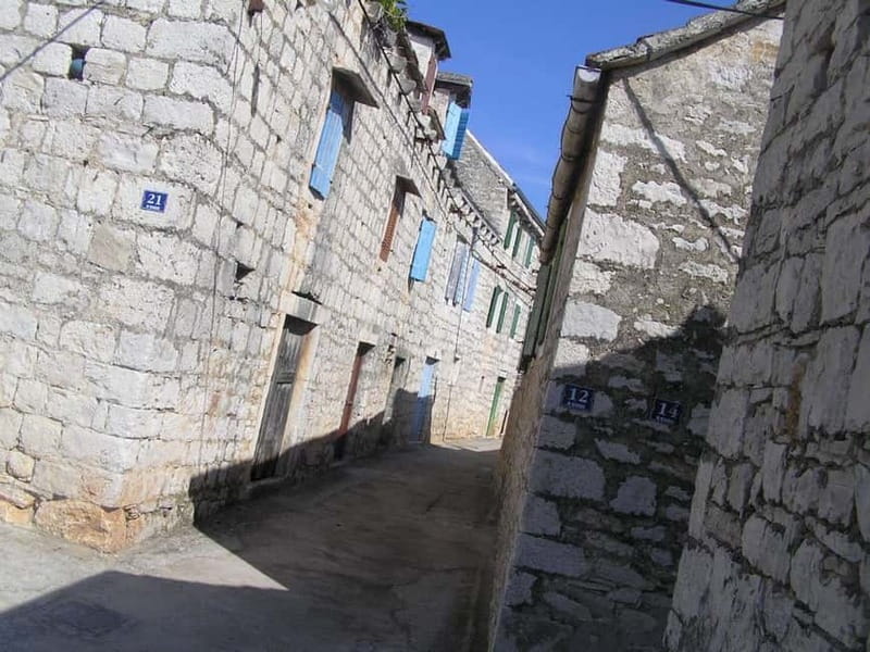 Šolta Island from Split: 5-Hour Olive Oil Tour with Lunch - Meet the olive master, learn the local varieties, and ask better questions