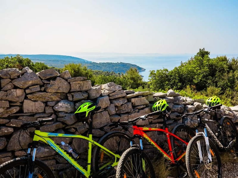 Šolta Island: Self-Guided Bike Tour - Šolta Island as a day trip: 22 km of riding from Split