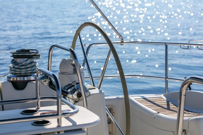 Spend an unforgettable day sailing through the stunning Brač archipelago - On-board comfort on the Lučica: what’s included matters