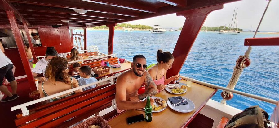 Split: 3 Island & Blue Lagoon Cruise with Lunch & Drinks - Comfort, Seating, and Boat Layout: What to Plan For on a 9-Hour Day