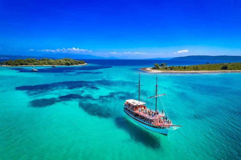 Split: 3 Island & Blue Lagoon Cruise with Lunch & Drinks - Maslinica on Šolta: The Best “Break From Swimming” Stop