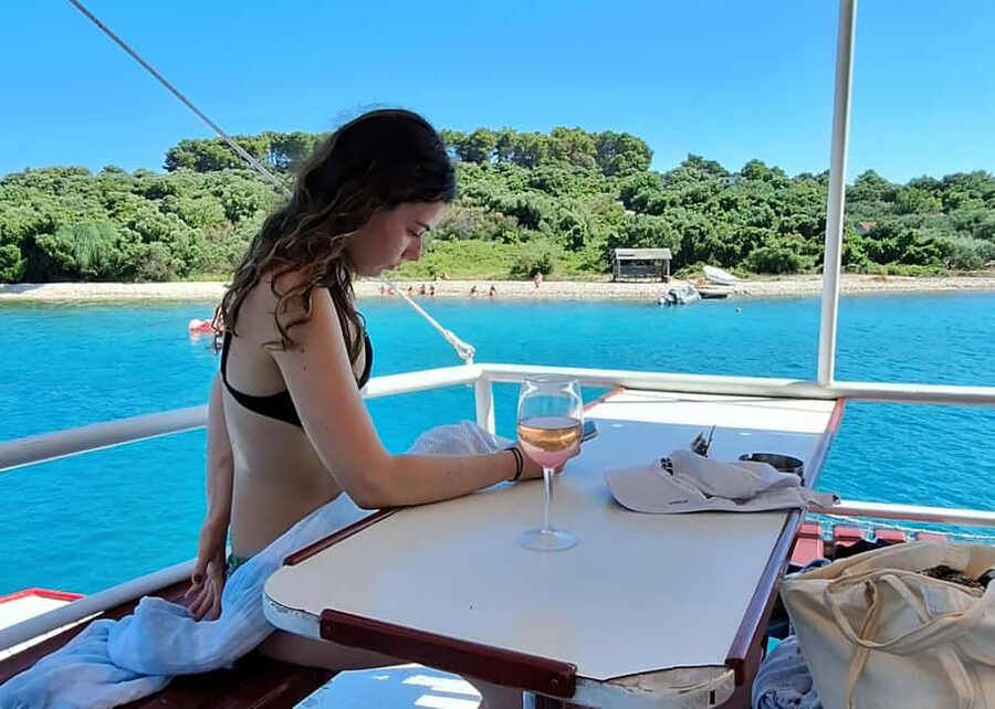 Split: 3 Island & Blue Lagoon Cruise with Lunch & Drinks - Snorkeling Gear and Floating Mattress Tips (so You Get More Fun)