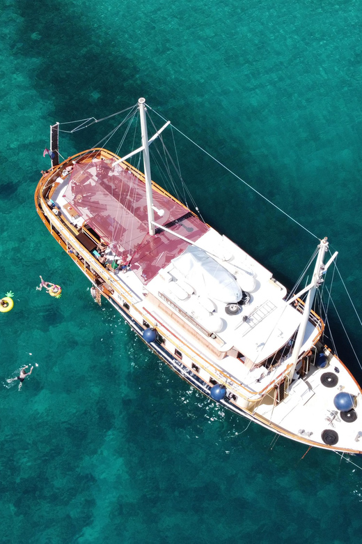 Split: All inclusive Brač & Šolta Island Swimming Cruise - The cruise start: the first hour matters more than you think