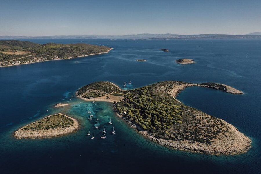 Split: Blue Cave and 5 Islands Tour - Stiniva Cove: the cliff approach, then quick swimming time