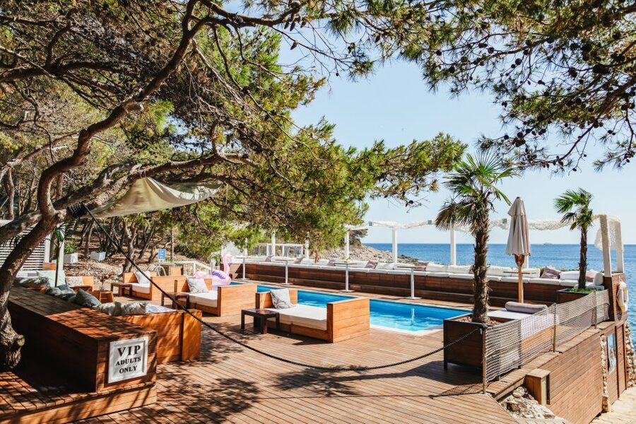 Split: Blue Cave, Vis & Hvar Full-Day Trip by Speedboat - Boat comfort, included snorkeling gear, and what to pack