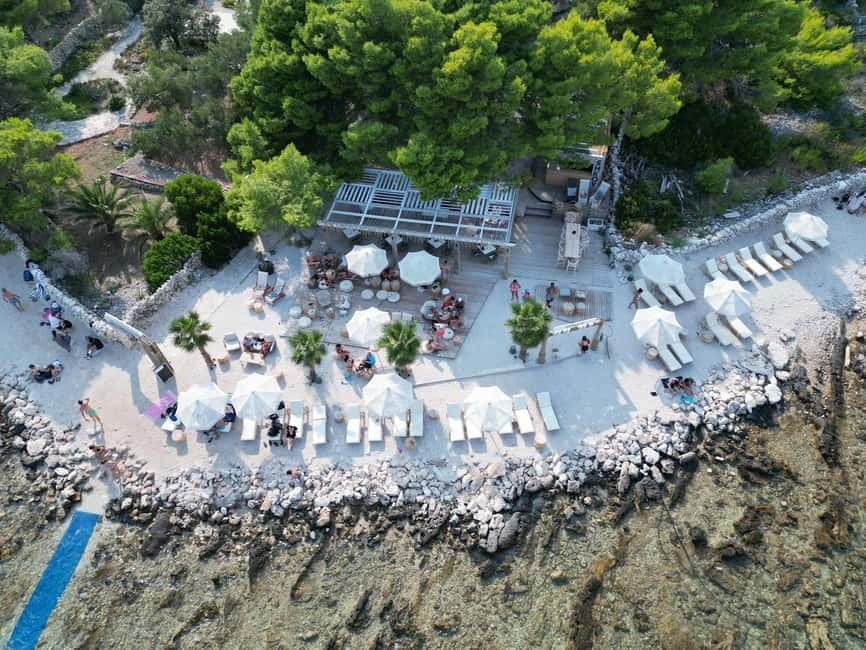 Split: Blue Lagoon, 3 Islands, and Wine Tasting Private Tour - Stomorska lunch break: real food time in a calm bay