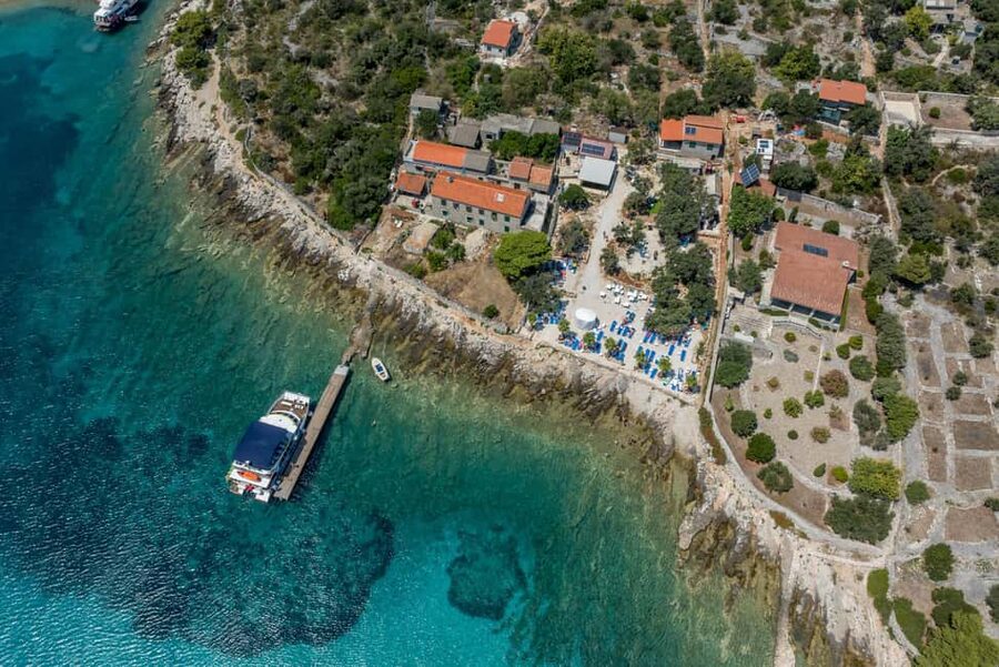 Split: Blue Lagoon & 3 Islands hopping with Lunch & Drinks - Maslinica on Šolta: slow village time between swims