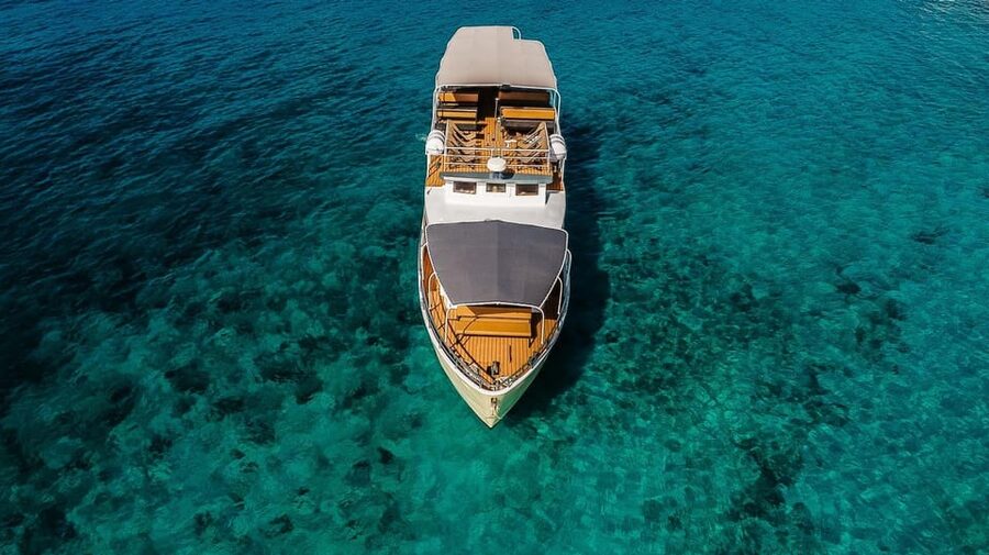 Split: Blue Lagoon and 3 Island Cruise with Food and Drinks - Starting at Riva Promenade, finding the right stand fast