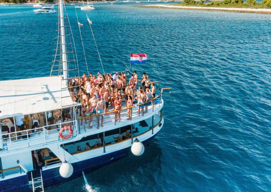 Split: Blue Lagoon Boat Party, Djs, Swim, Shots & AfterParty - The 80-minute cruise from Split coast, with room to move