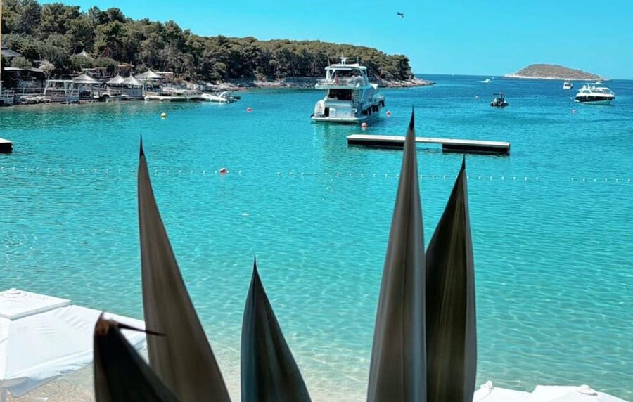 Split: Blue Lagoon, Hvar and 6 Islands Small Group Boat Tour - Meeting Smile Travel in Split and what the boat day feels like