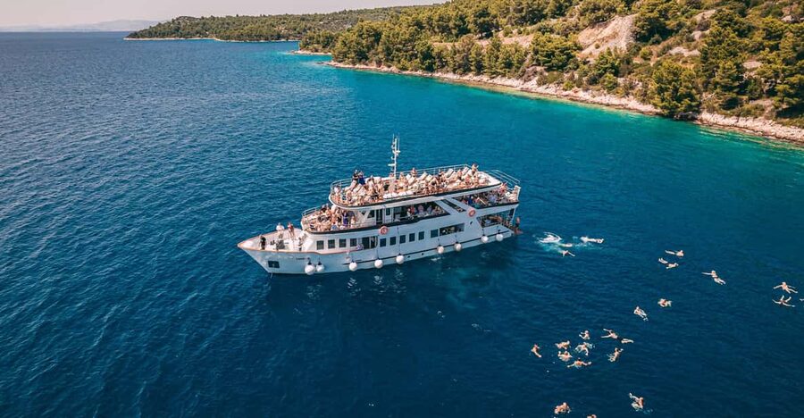 Split: Blue Lagoon, Nečujam & Maslinica with Food & Drinks - Deck strategy: seats, shade, and not feeling rushed