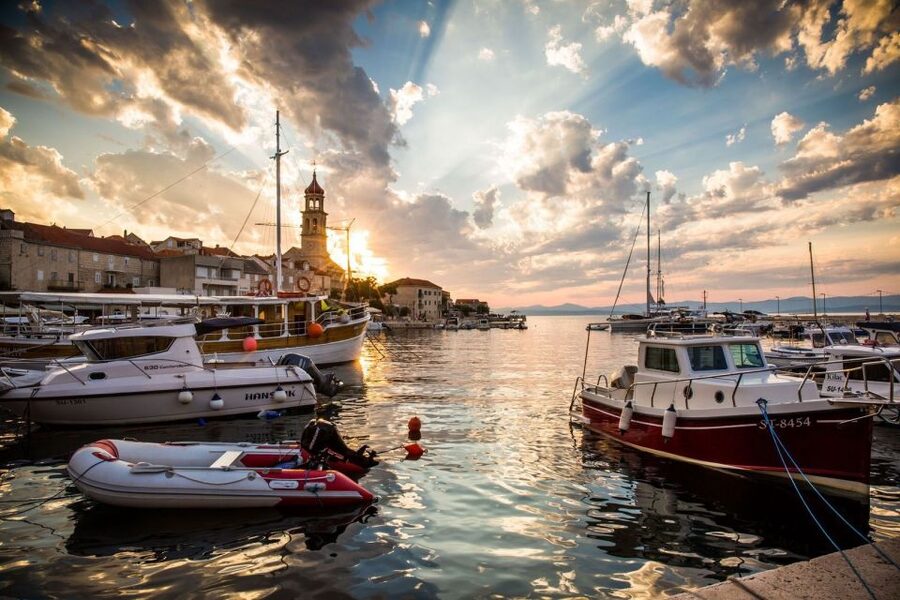 Split: Brac Island and Sutivan Village Sunset Boat Tour - Meeting at the pier: the part that can make or break the evening