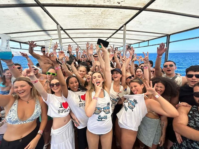 Split: Captain’s Boat Party – Blue Lagoon, DJ & Free Shots - The onboard warm-up and how the DJ party actually works