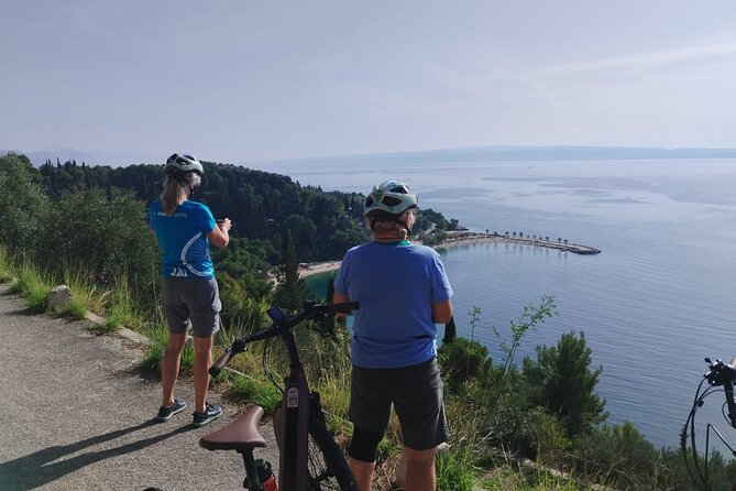 Split City Electric Bike Tour - Safety briefing first, then bike confidence fast