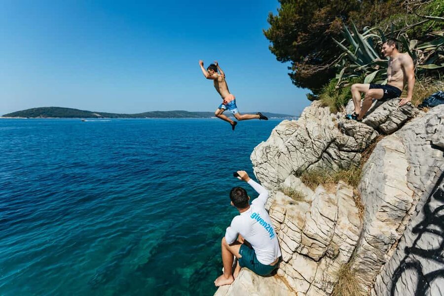 Split: Cliff Jumping & Deep Water Solo Tour - Why Split Deep Water Solo Feels Different Than Regular Climbing