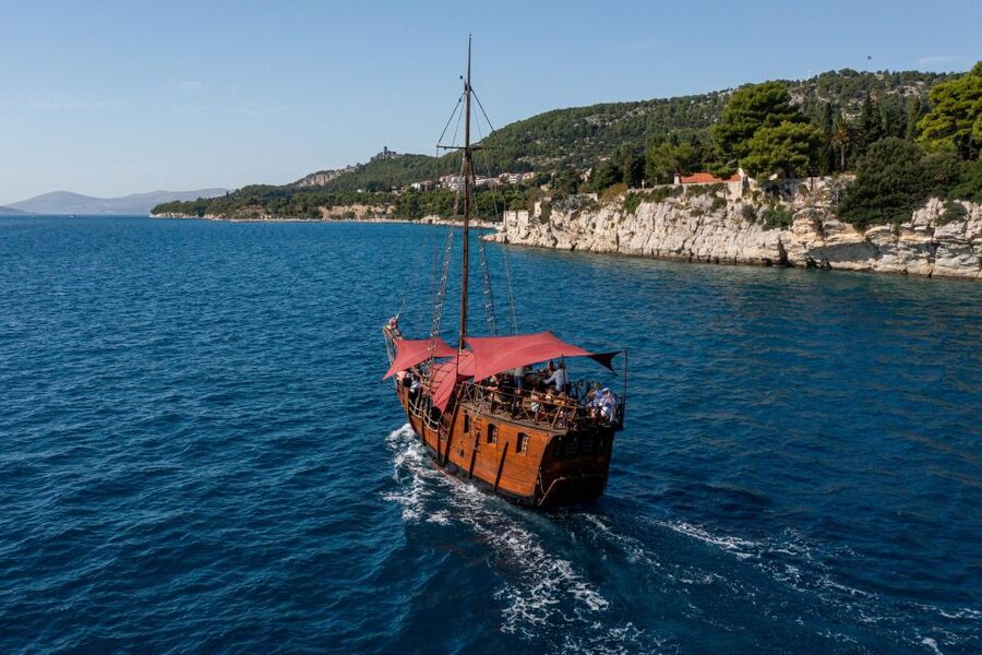 Split: Cruise on Columbo's Pirate Ship "Santa Maria" - Drinks onboard: wine included and the easy way to relax