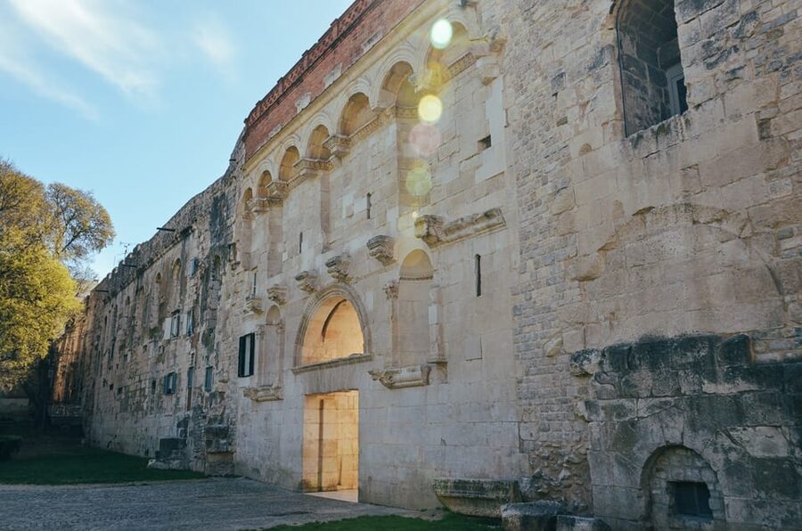 Split: Diocletian's Palace Private walking tour - Meeting at the Bronze Model on Riva