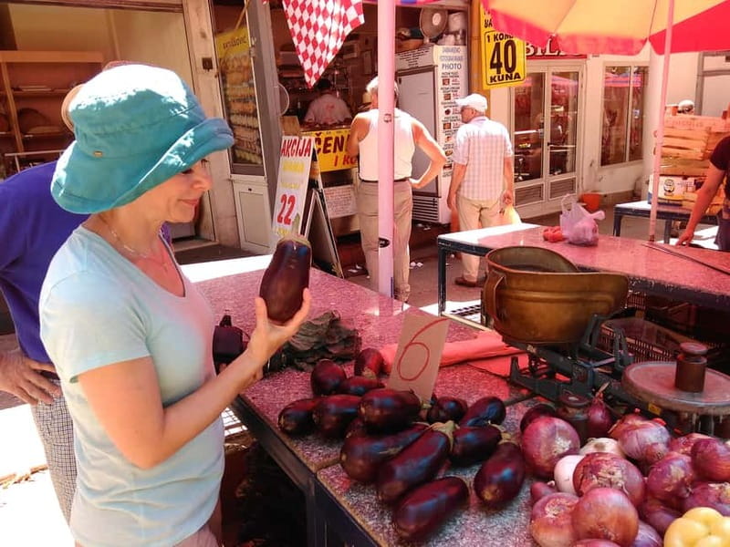 Split: Food Tasting Walking Tour - Local bars and restaurants: how the tastings stay varied