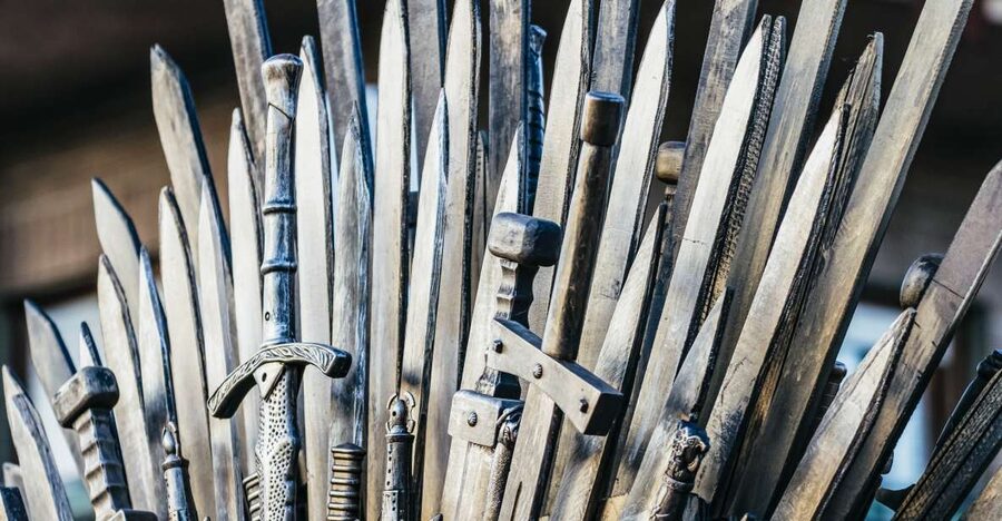 Split Game of Thrones Tour: City of Dragons - Daenerys, the Unsullied, and Sons of the Harpy in actual streets