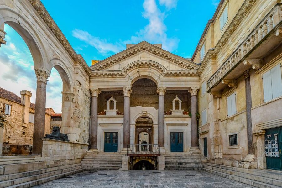 Split: Game of Thrones Tour with Diocletian's Palace Cellar - Season 5 dragons and the Sons of the Harpy corridor