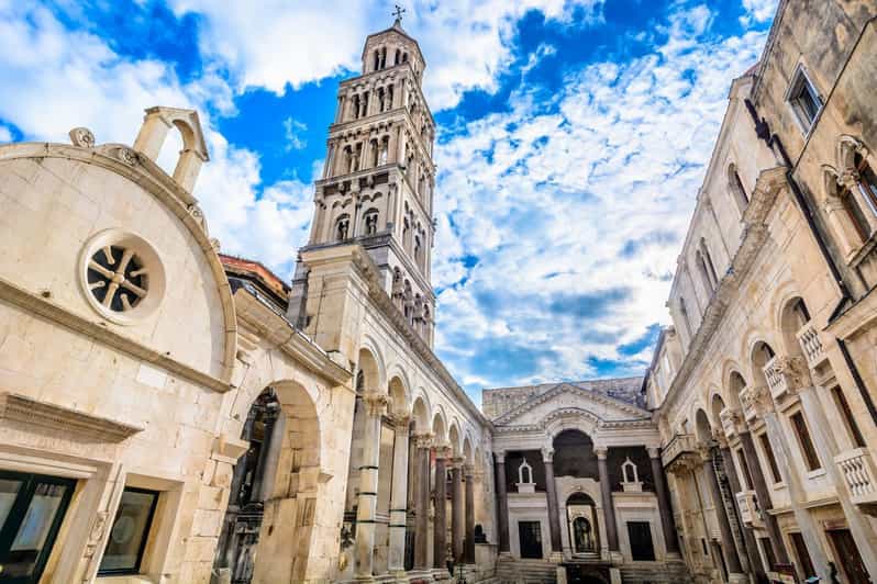 Split: Guided Walking Tour in English - Meeting at Obala Hrvatskog narodnog preporoda 21 without wasting time