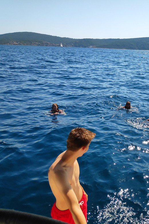 Split: Half Day Sailing Tour with Swim Stop, Snacks and Wine - My practical packing list for a smooth sail day