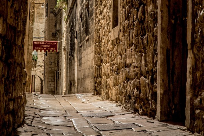 Split highlights – Evening walking tour - Pjaca and Prokurative: where city life talks football
