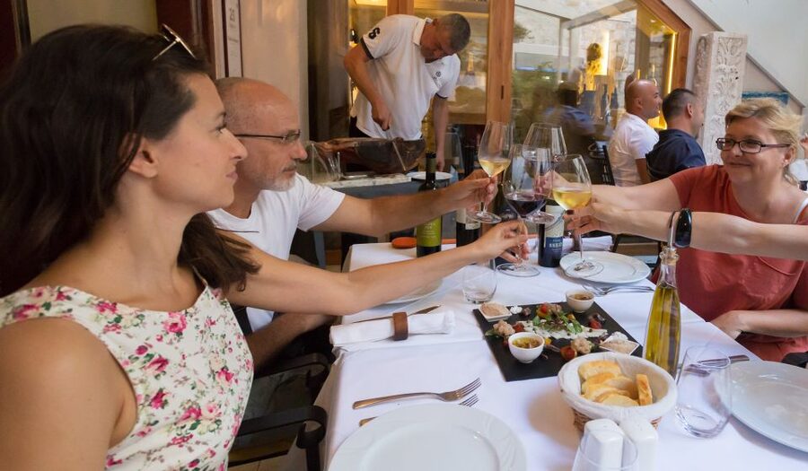 Split: Historical & Gastro Treasures Tour with Green Market - Diocletian’s Palace Highlights: Peristil Square, Golden Gate, and Pjaca