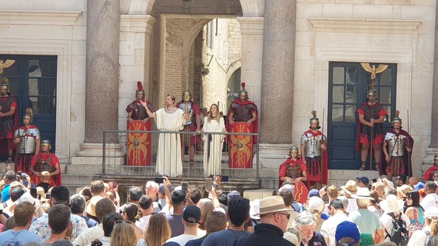 Split: History and Heritage Walking Tour - Guides and pacing: the difference between facts and storytelling