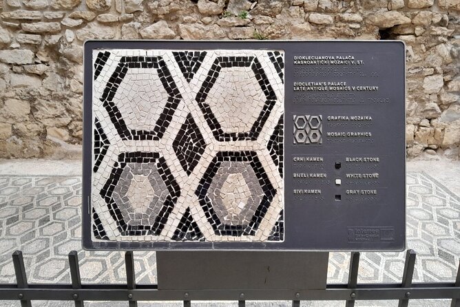 SPLIT-History Tour of Diocletian's Palace & Old Town with Daniela - Vestibulum and klapa singing: history with a pulse
