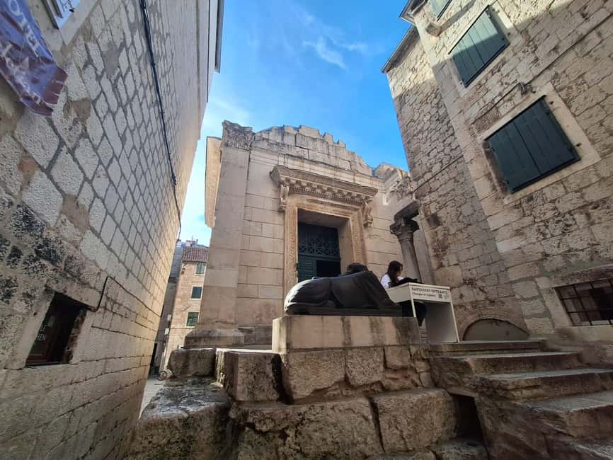 Split: History Walking Tour of the Old Town - Golden Gate to Peristyle: the palace’s main entrance and center