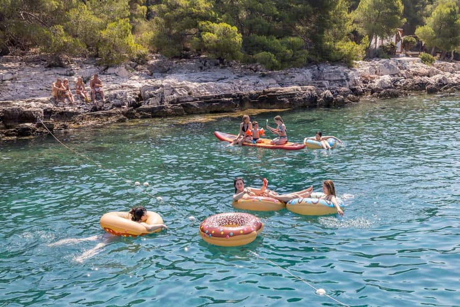 Split: Hvar, Brač, and Pakleni Cruise with Lunch and Drinks - Crowd Reality: How to Get a Good Seat and Enjoy the Ride