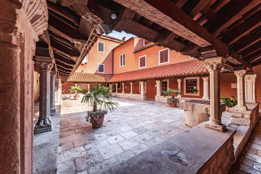 Split: Jewish Heritage & Diocletian's Palace Walking Tour - What to Wear and How to Prepare
