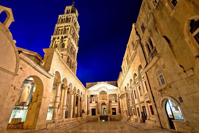 Split old city walking tour with local tour guide - Meeting point and getting started without stress
