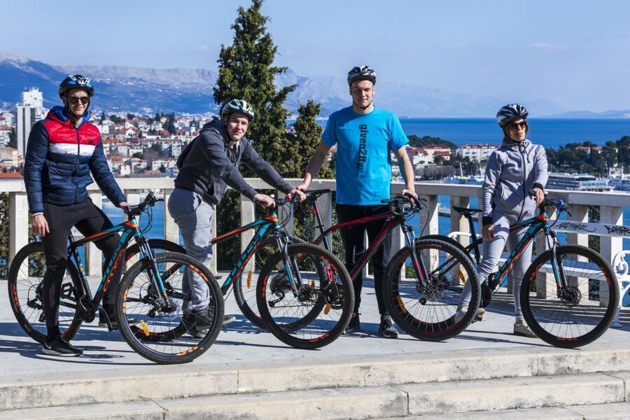 Split: Old Town and Marjan Park Bike Tour - Entering Varoš, where Split’s streets feel like a puzzle