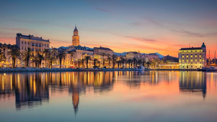 Split: Old Town & Diocletian's Palace Earlybird Walking Tour - Underground cellars: a cooler change of scene