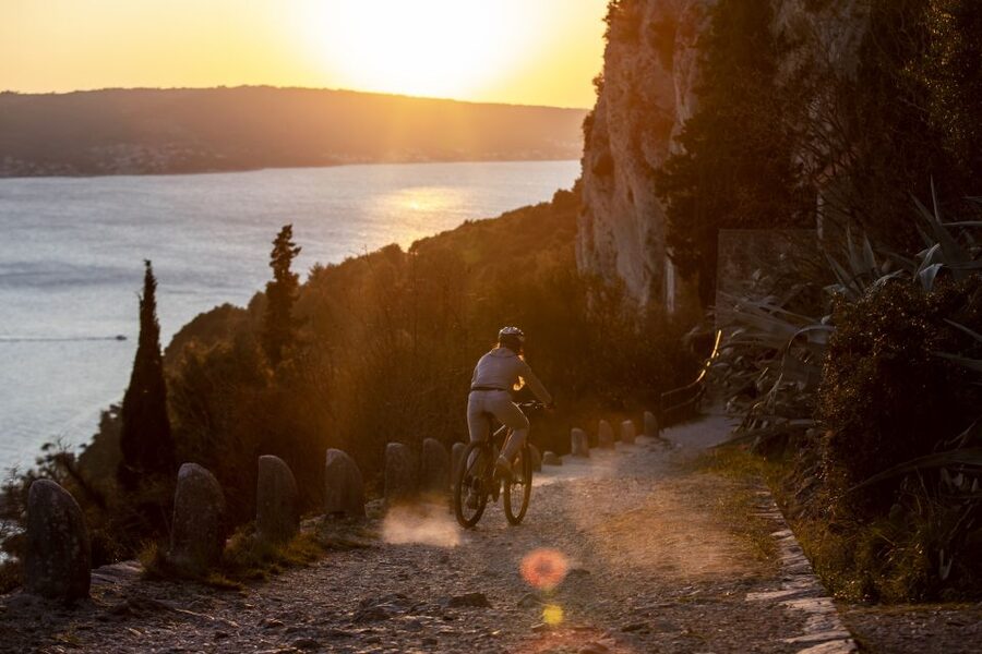 Split: Old Town Guided Bike Tour with Poljud Stadium - The beer stop in a local pub: a thoughtful finish