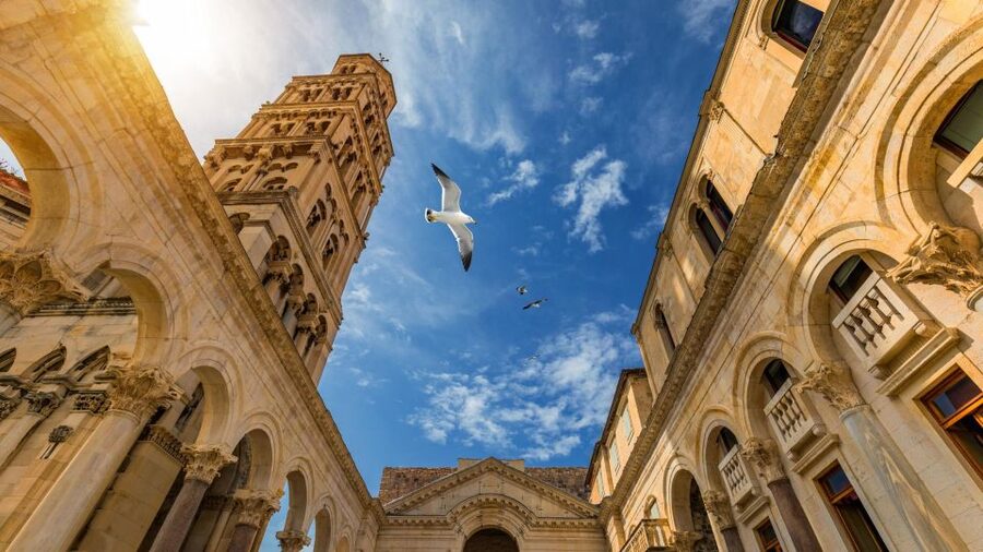 Split: Old Town Guided Evening Walking Tour - Finding the guide at Split port without a stress spiral