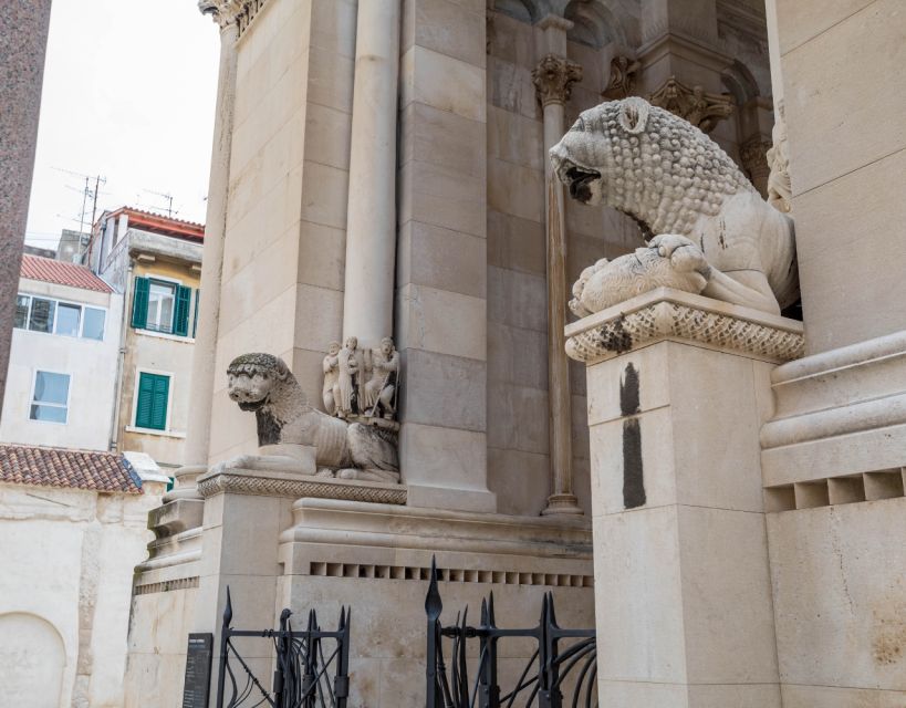 Split: Old Town Highlights Early Bird Walking Tour - Peristyle Square: the main stage inside the palace