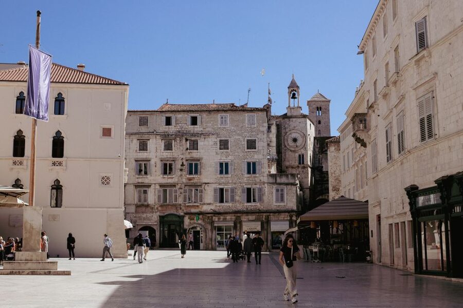 Split: Palace & Old Town Private Walking Tour-Entrance incl. - City Loggia and the Golden Gate: more authority in stone