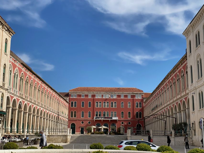 Split: Palace & Old Town Private Walking Tour-Entrance incl. - Meeting on the Riva promenade, then into the south gate