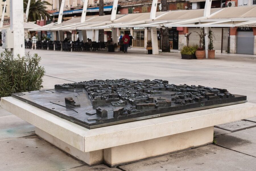 Split: Palace & Old Town Private Walking Tour-Entrance incl. - Old town squares: Fruit Square, Pjaca (Narodni trg), and the town’s social pulse