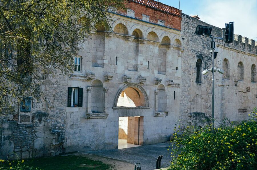 Split: Palace & Old Town Private Walking Tour-Entrance incl. - Diocletian’s Palace walk: a guided Roman circuit you can actually follow