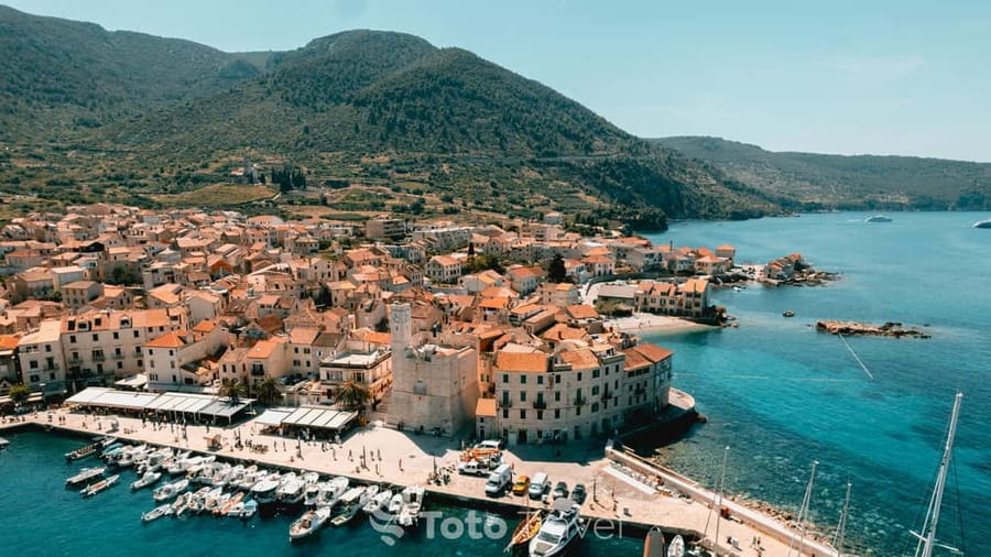 Split/Podstrana: Blue Cave, Hvar & 6 Islands Speedboat Trip - Limestone caves and the Stiniva Cove swim stop